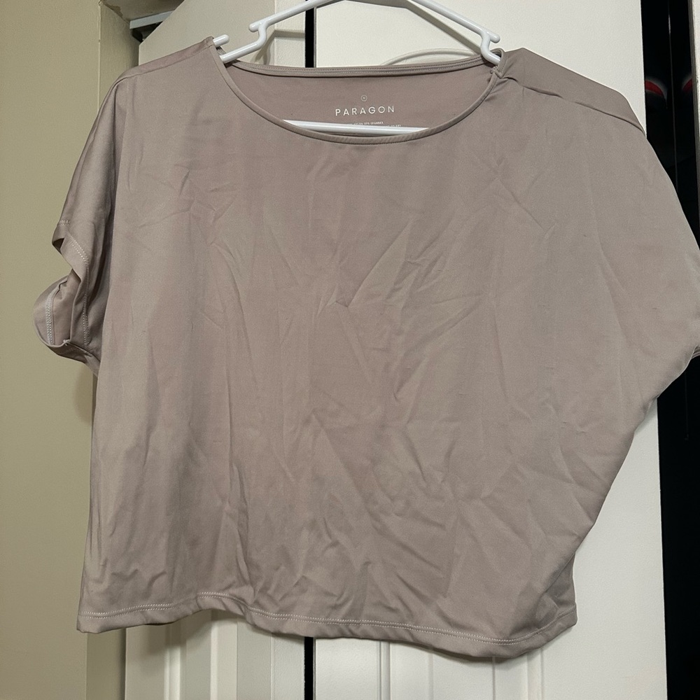 Paragon cropped tee. Size medium. Like new. (Just wrinkled)